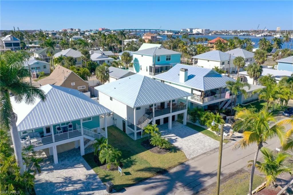 New 2-level Home: Heated Pool, Spa, Steps To Holiday home *