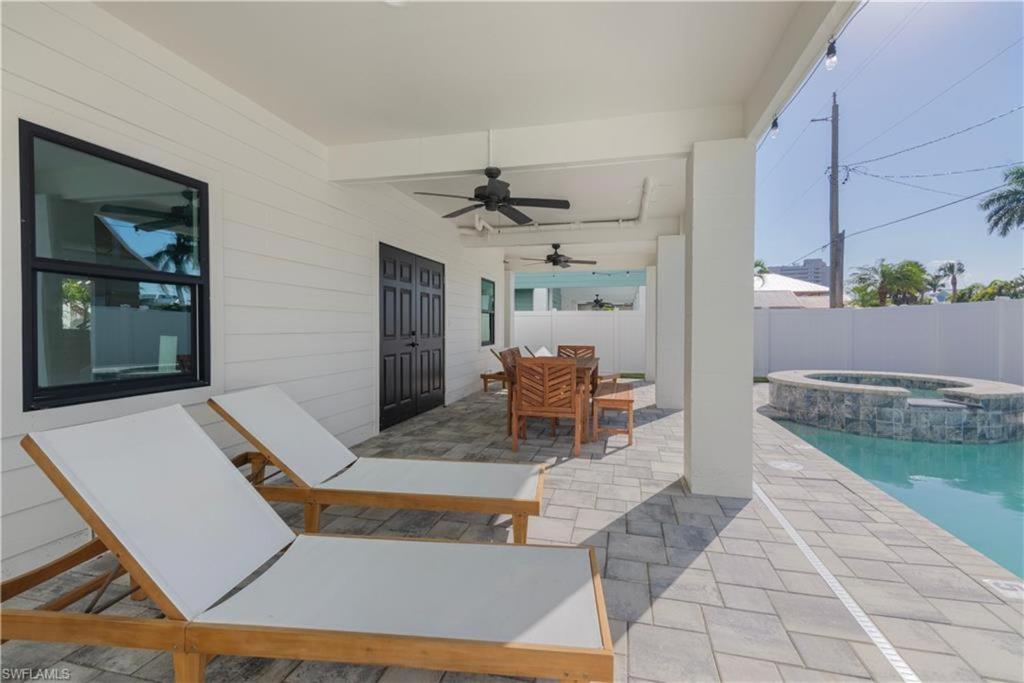 New 2-level Home: Heated Pool, Spa, Steps To Holiday home Fort Myers Beach