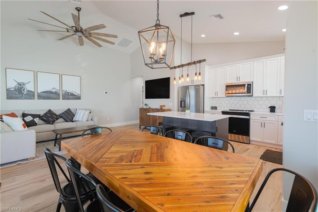 Holiday home New 2-level Home: Heated Pool, Spa, Steps To