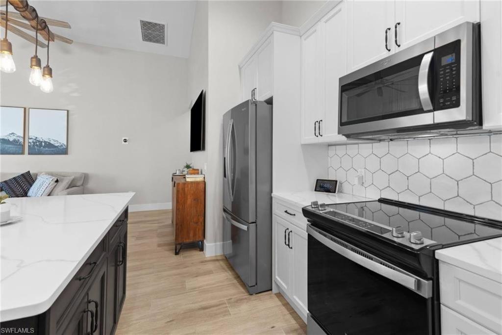 Holiday home New 2-level Home: Heated Pool, Spa, Steps To *