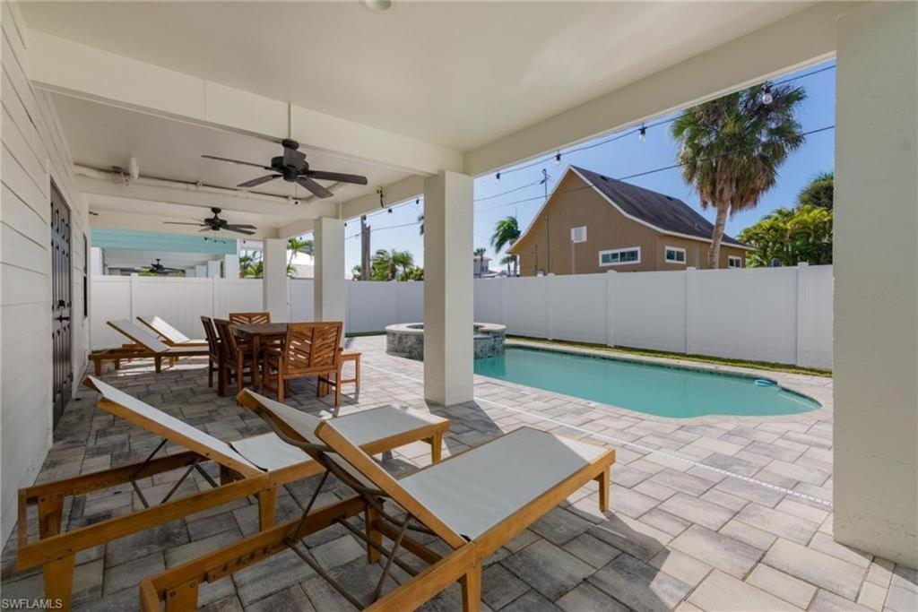 New 2-level Home: Heated Pool, Spa, Steps To Fort Myers Beach