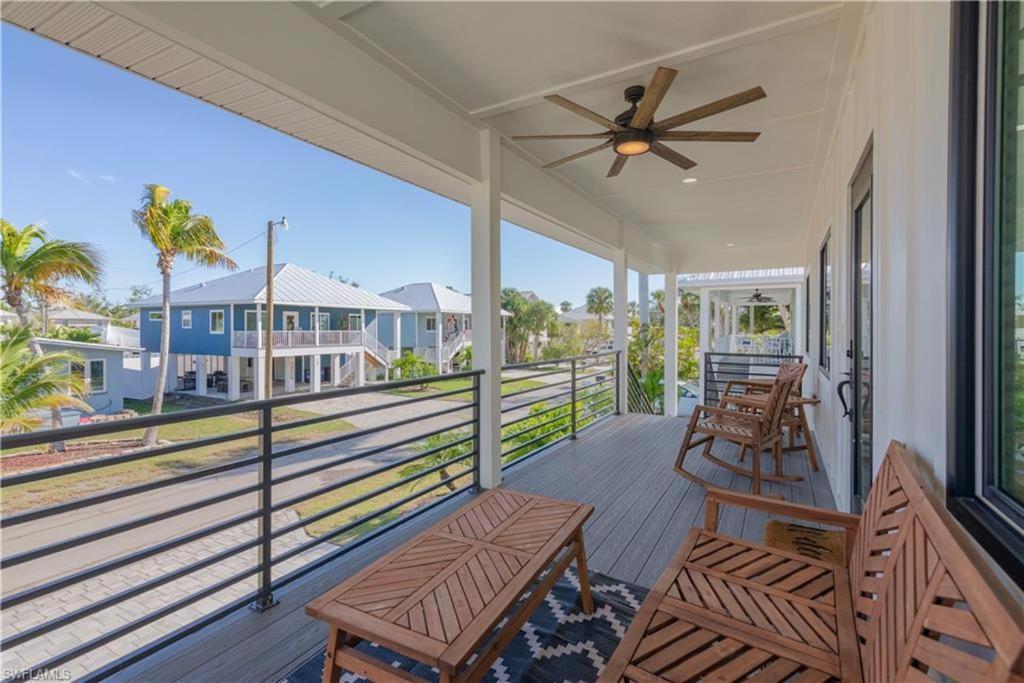 New 2-level Home: Heated Pool, Spa, Steps To