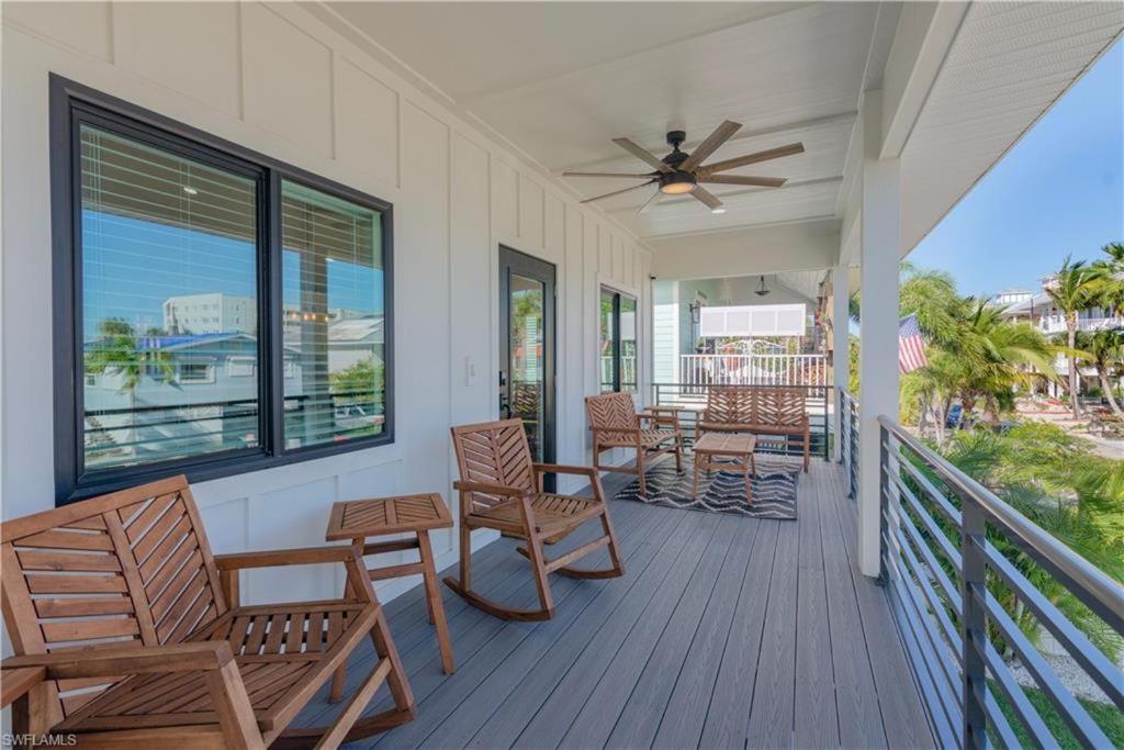 Holiday home New 2-level Home: Heated Pool, Spa, Steps To