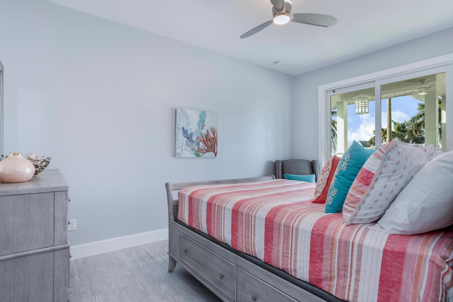 Holiday home 8br Oasis: 2 Homes, Pools, Walk To Beach, Fam Fun Fort Myers Beach