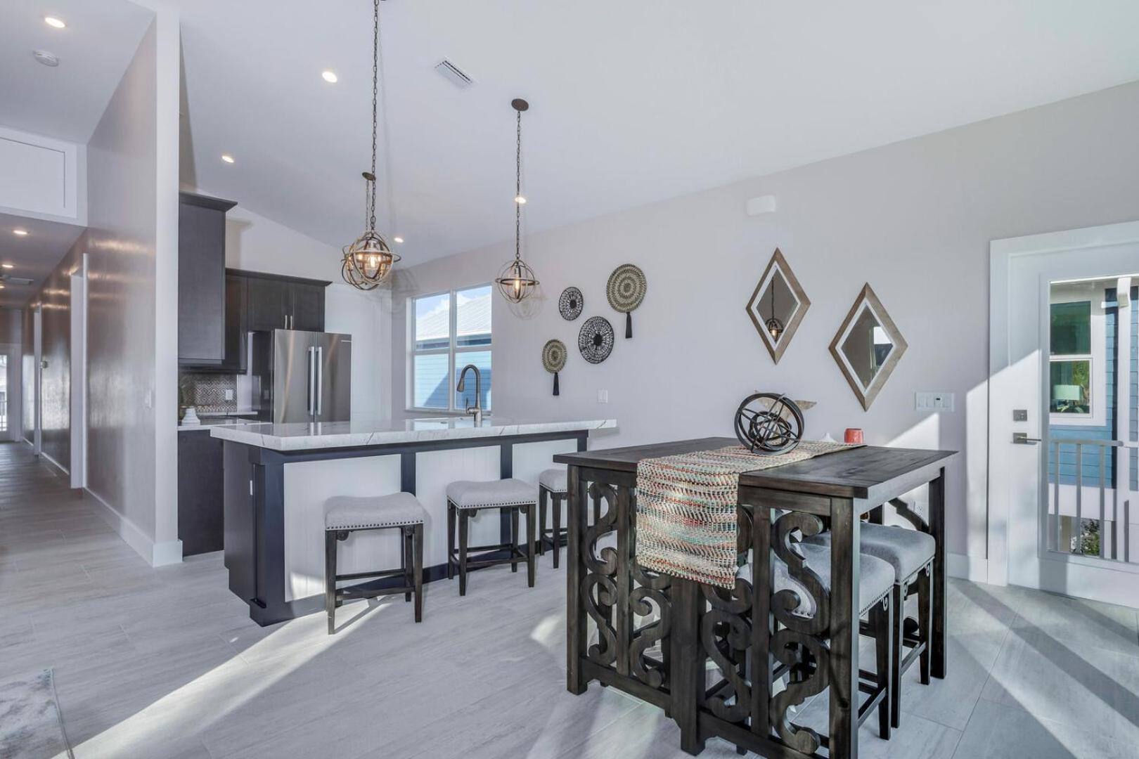 Holiday home 8br Oasis: 2 Homes, Pools, Walk To Beach, Fam Fun