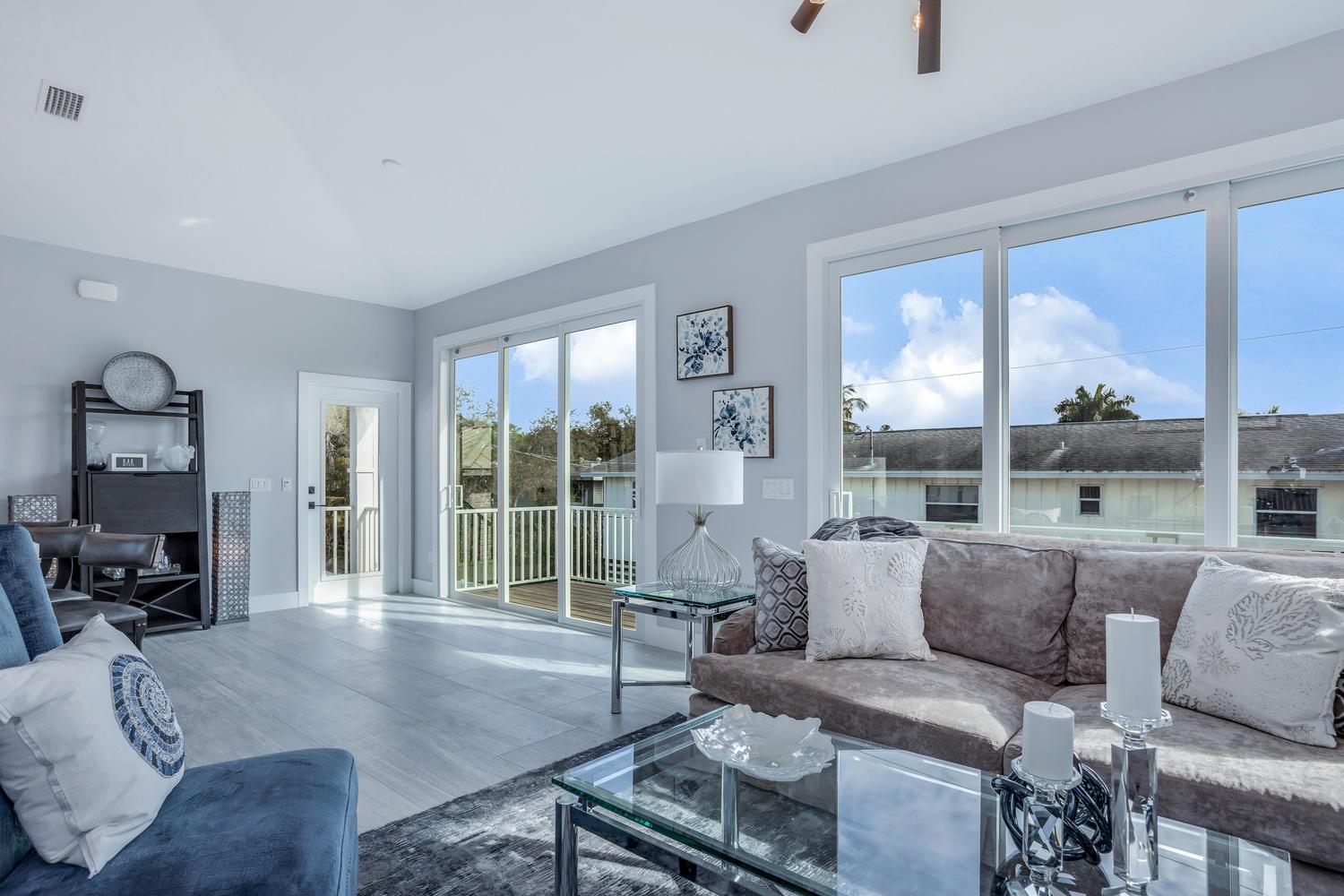 Holiday home 8br Oasis: 2 Homes, Pools, Walk To Beach, Fam Fun *