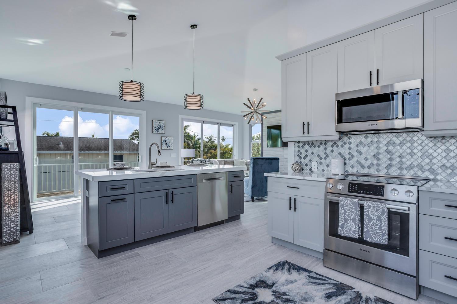 8br Oasis: 2 Homes, Pools, Walk To Beach, Fam Fun