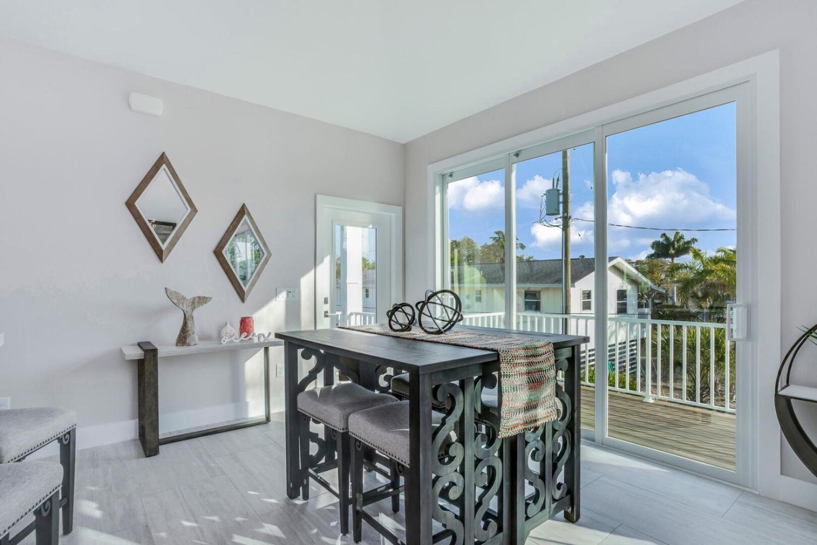 8br Oasis: 2 Homes, Pools, Walk To Beach, Fam Fun Fort Myers Beach