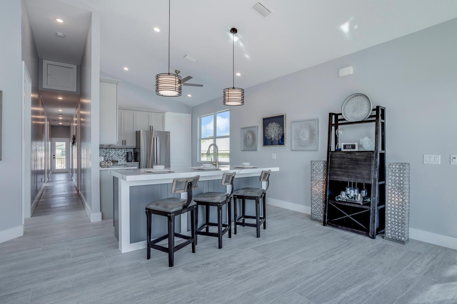 8br Oasis: 2 Homes, Pools, Walk To Beach, Fam Fun Holiday home Fort Myers Beach