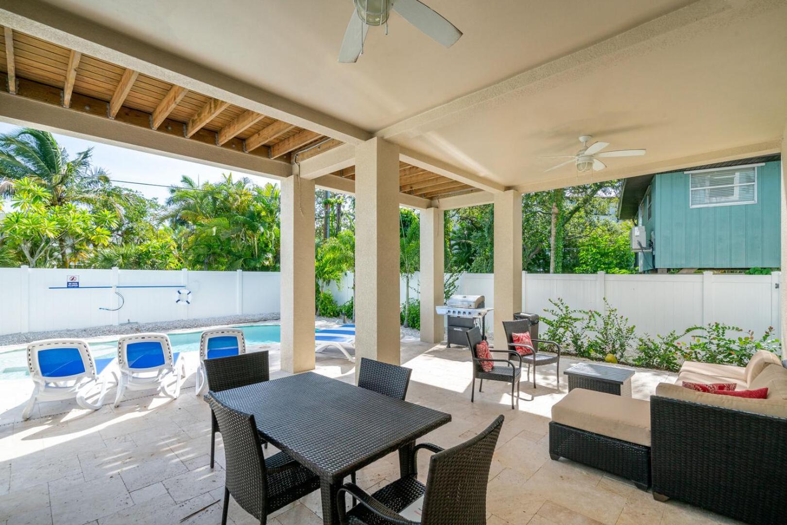 8br Oasis: 2 Homes, Pools, Walk To Beach, Fam Fun *
