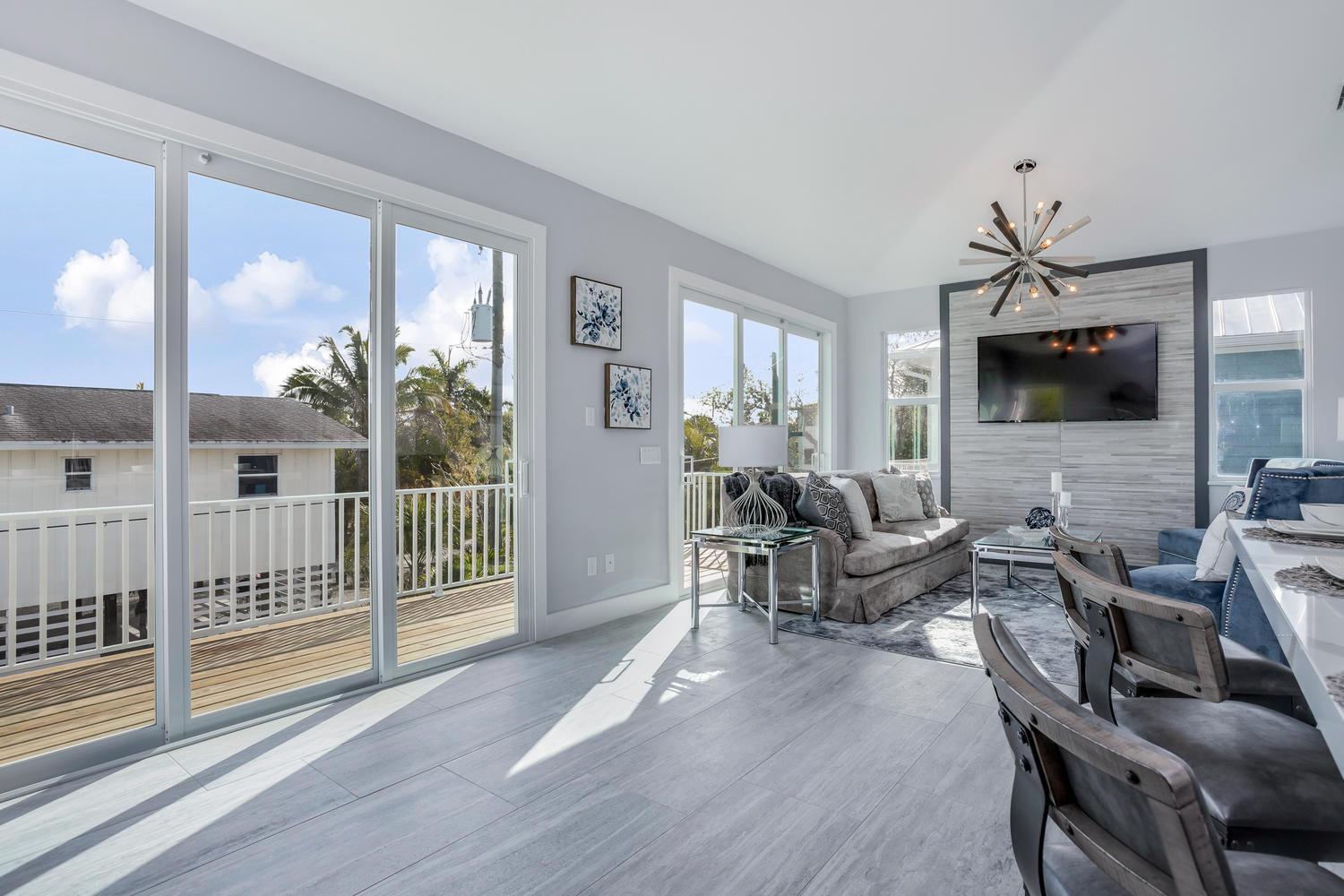 8br Oasis: 2 Homes, Pools, Walk To Beach, Fam Fun Holiday home *