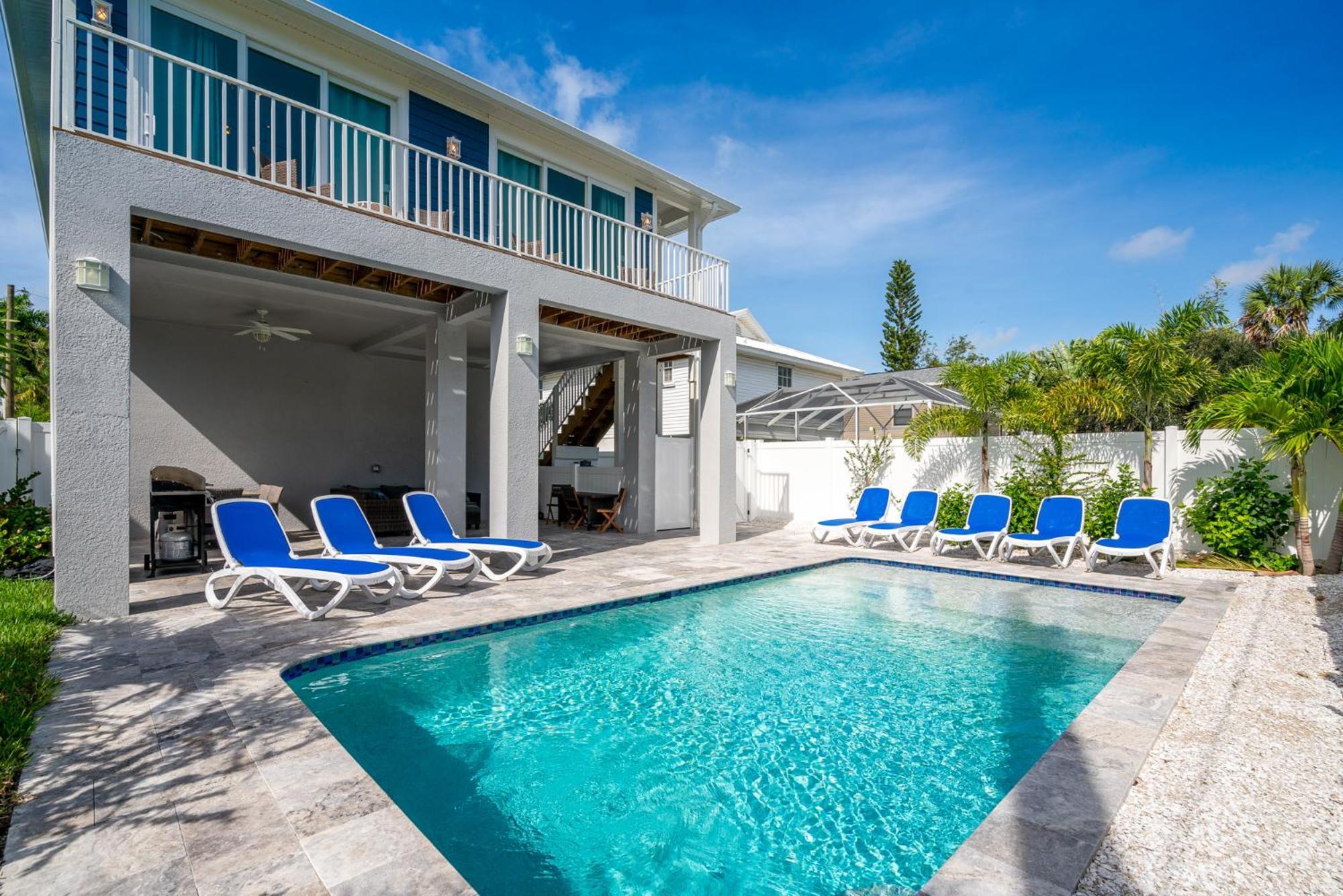 8br Oasis: 2 Homes, Pools, Walk To Beach, Fam Fun Holiday home *