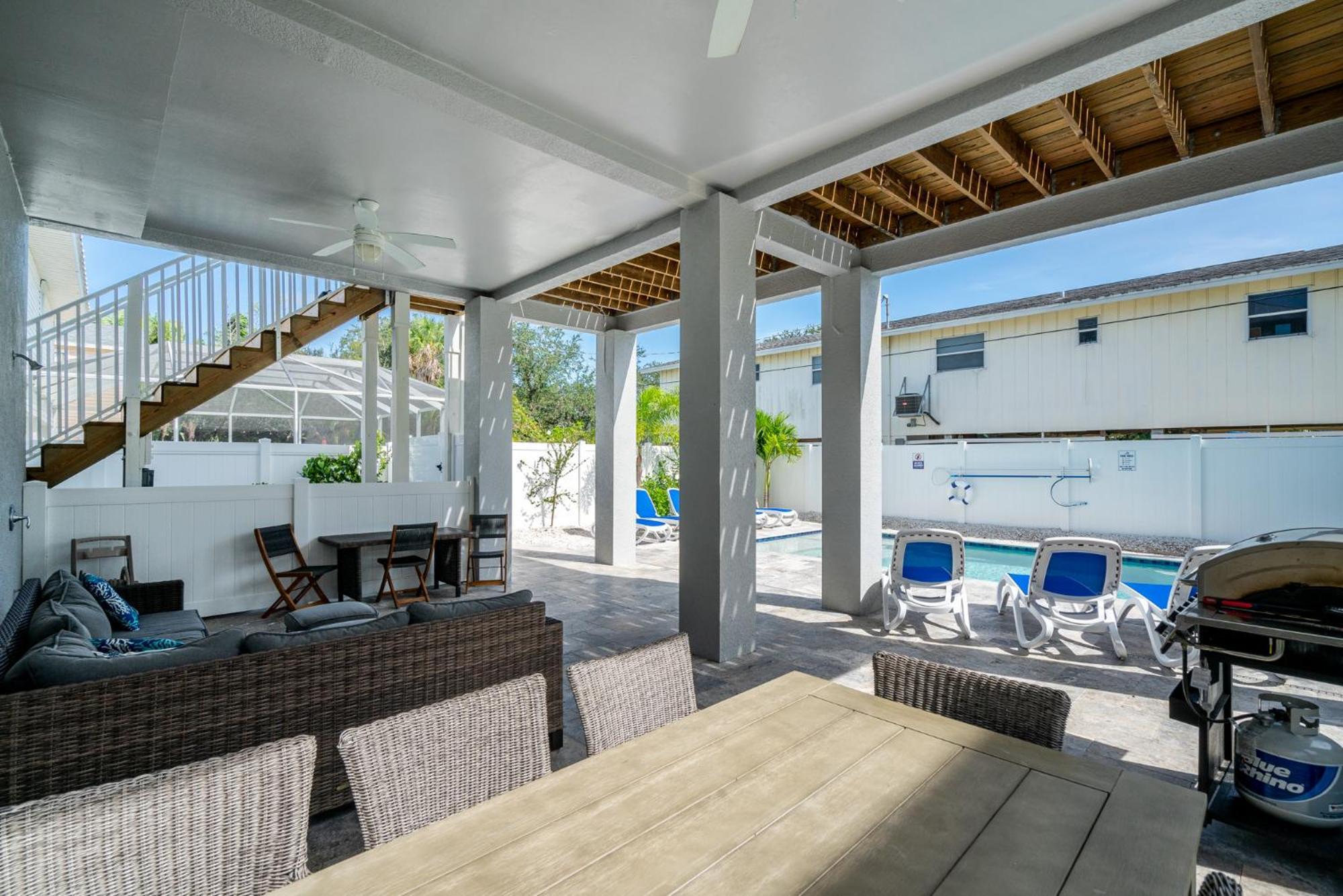8br Oasis: 2 Homes, Pools, Walk To Beach, Fam Fun
