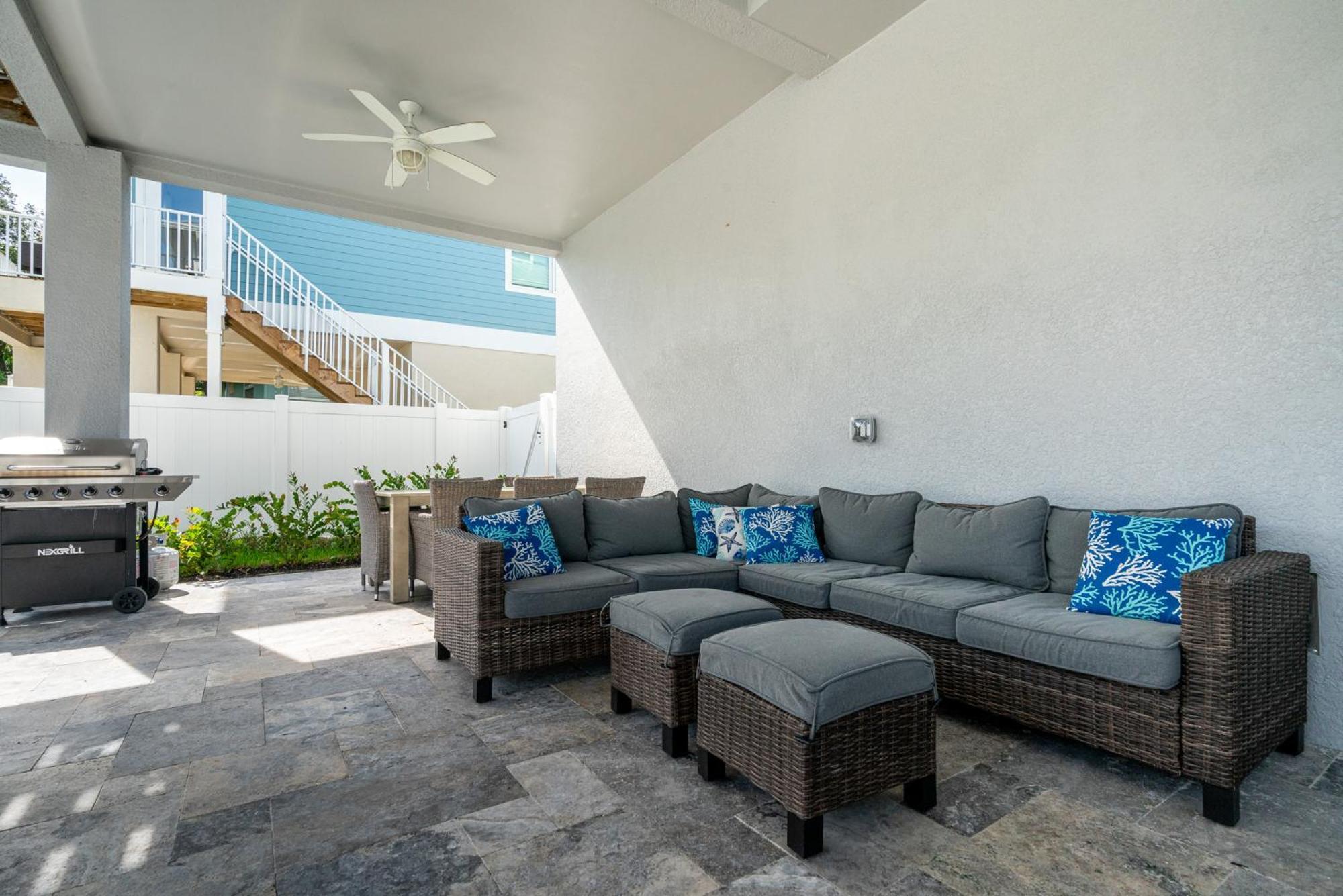 8br Oasis: 2 Homes, Pools, Walk To Beach, Fam Fun Fort Myers Beach