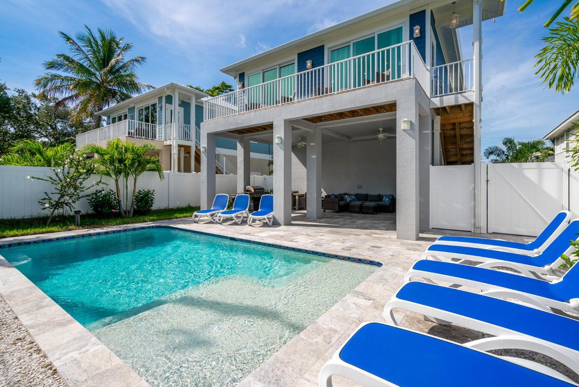 8br Oasis: 2 Homes, Pools, Walk To Beach, Fam Fun Fort Myers Beach