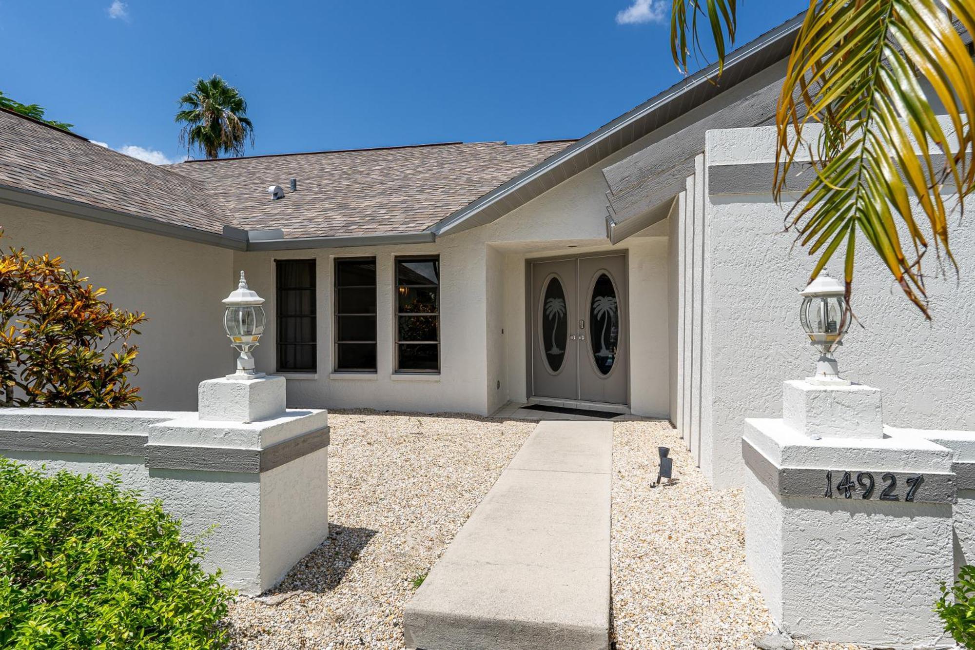 Holiday home Palm Breeze: Heated Pool, Spa, Water Views, Fort Myers