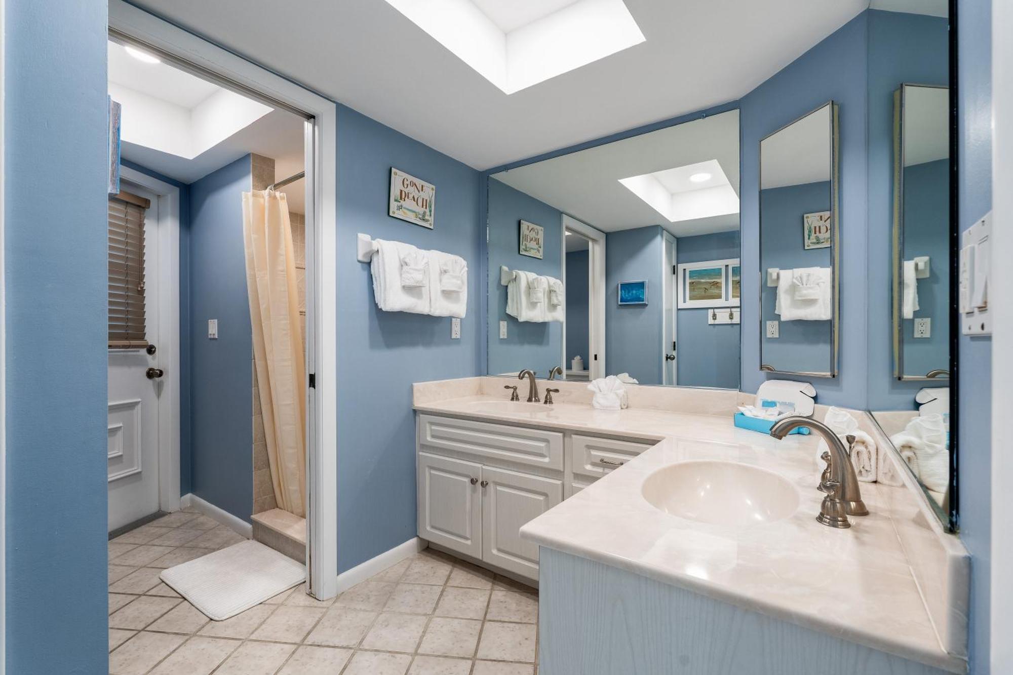 Palm Breeze: Heated Pool, Spa, Water Views, Fort Myers