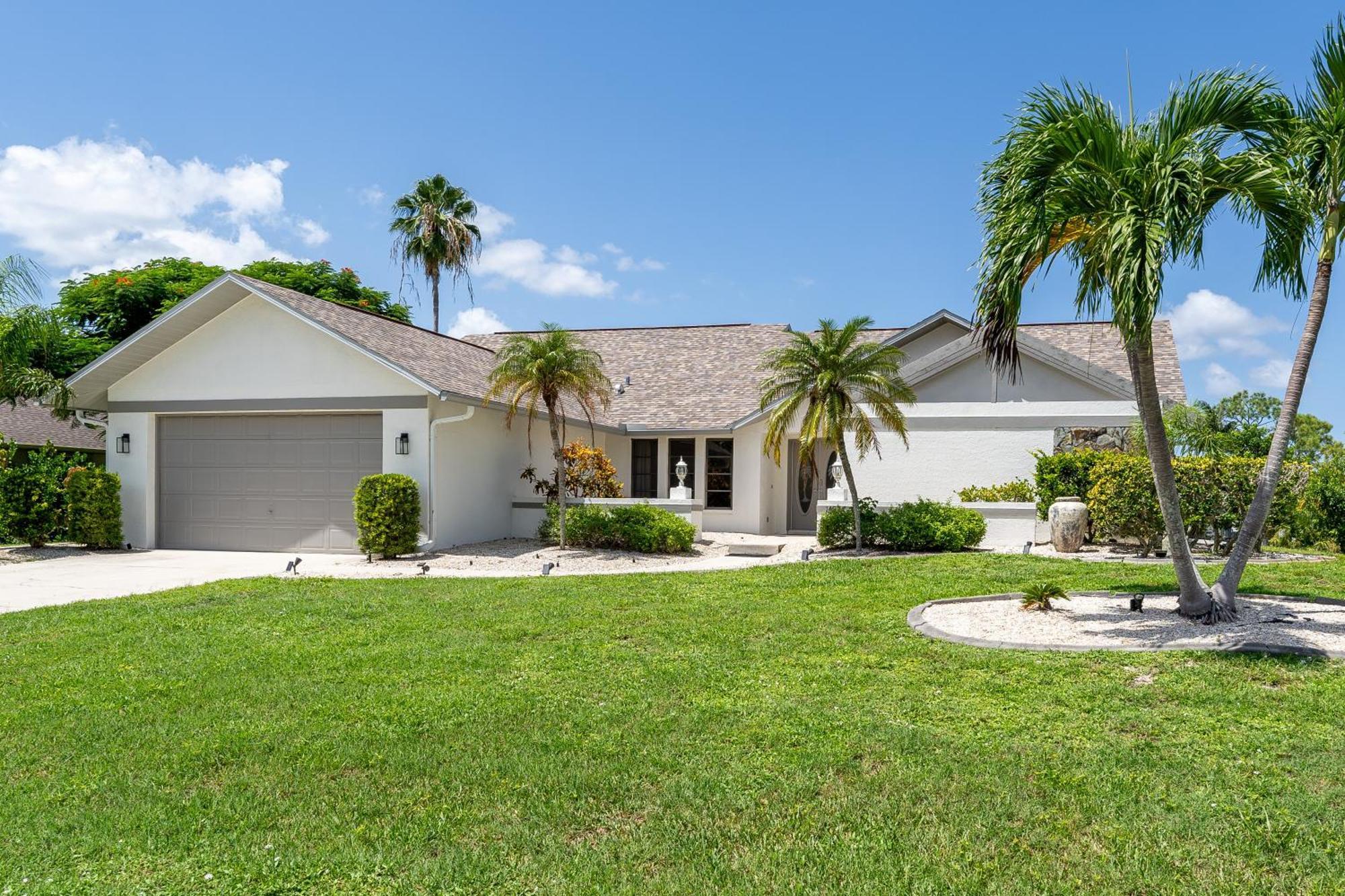 Palm Breeze: Heated Pool, Spa, Water Views, * Fort Myers