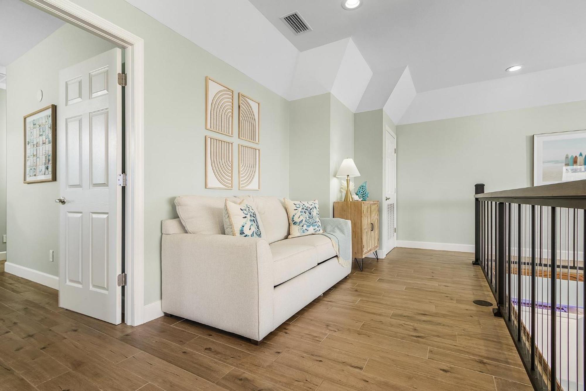 Canal View Gem: Heated Pool, & Trolley Access Holiday home Fort Myers Beach