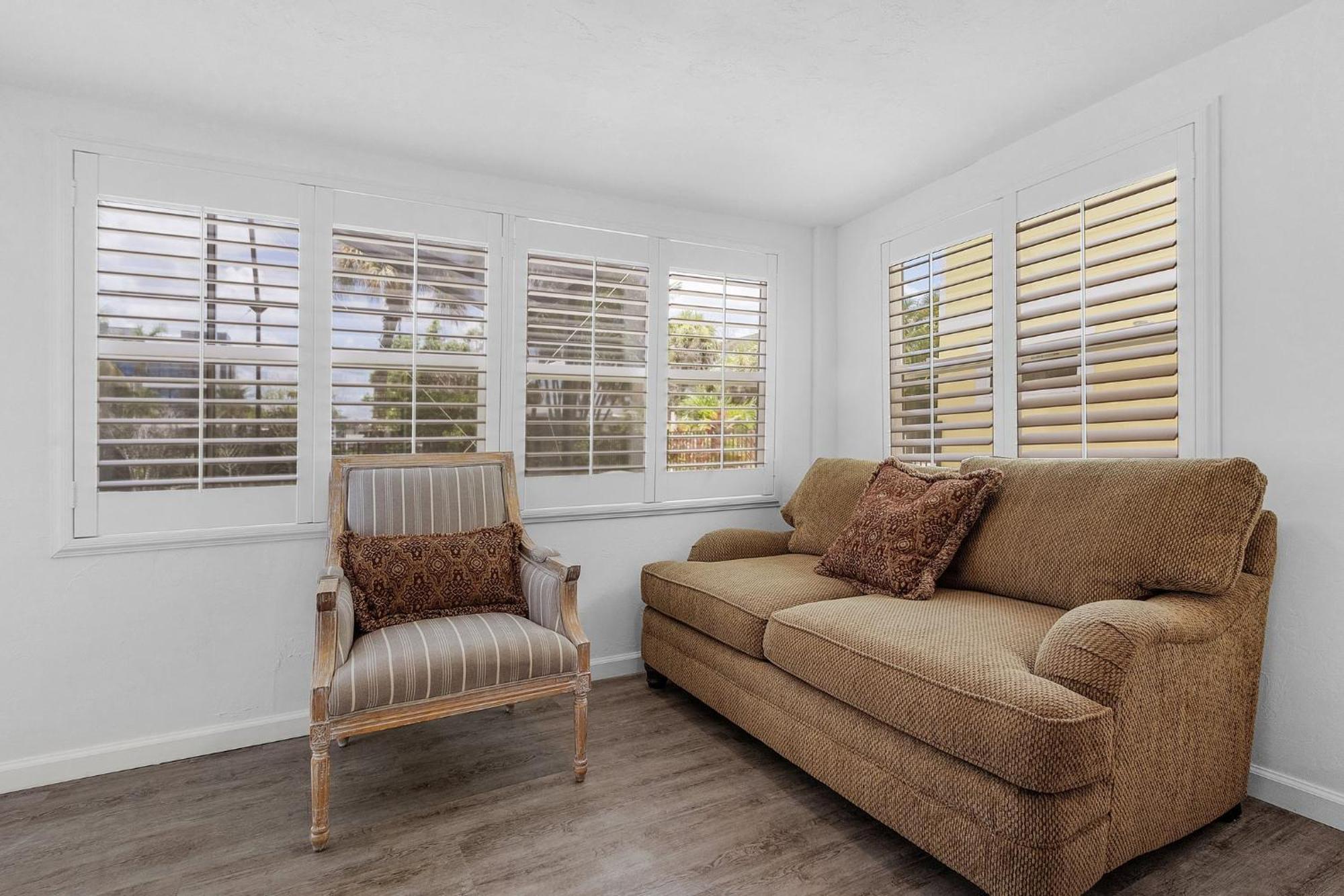 Private 2-level Home: Heated Screened Pool, Beach! *