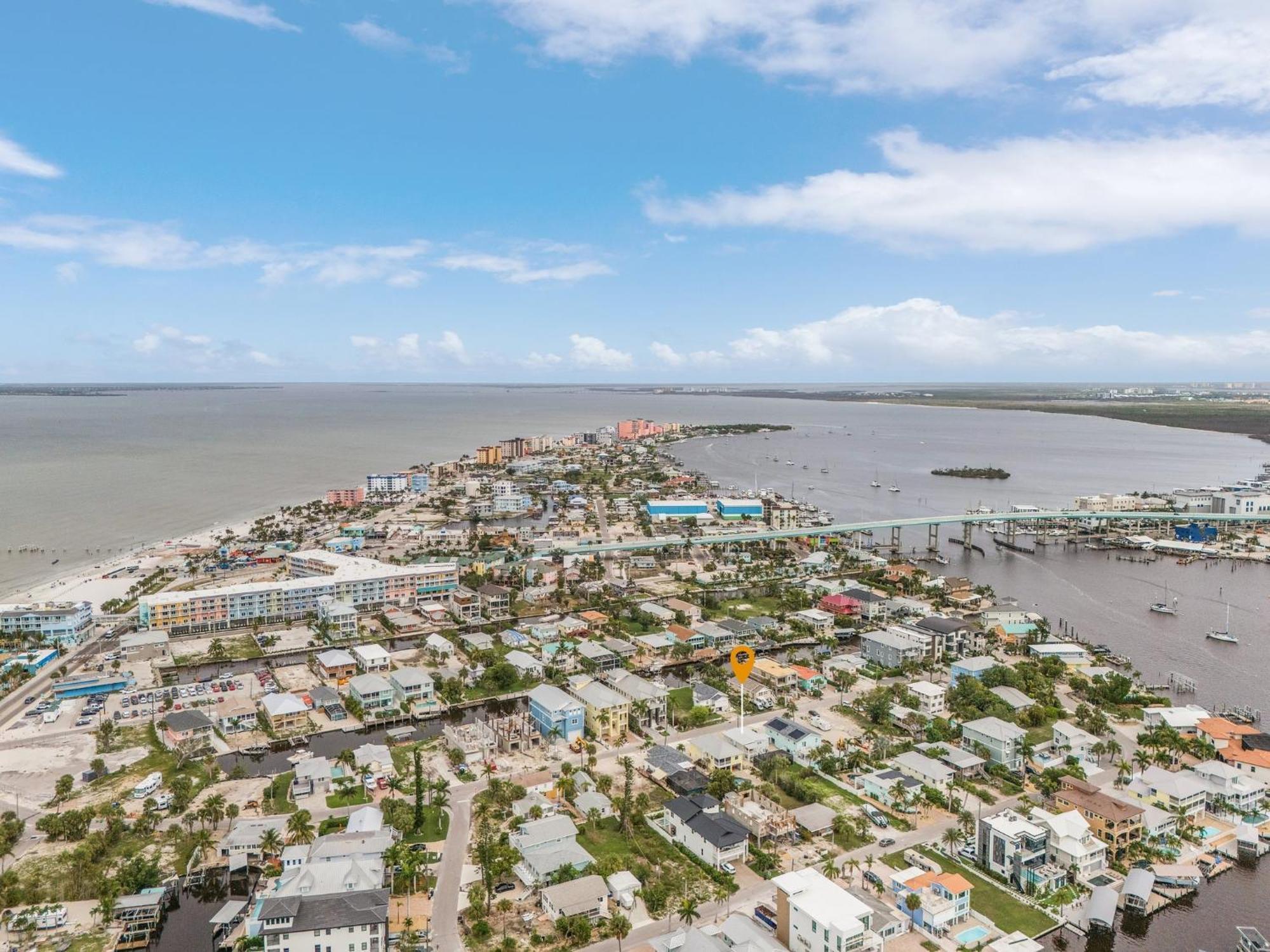 Private 2-level Home: Heated Screened Pool, Beach! * Fort Myers Beach