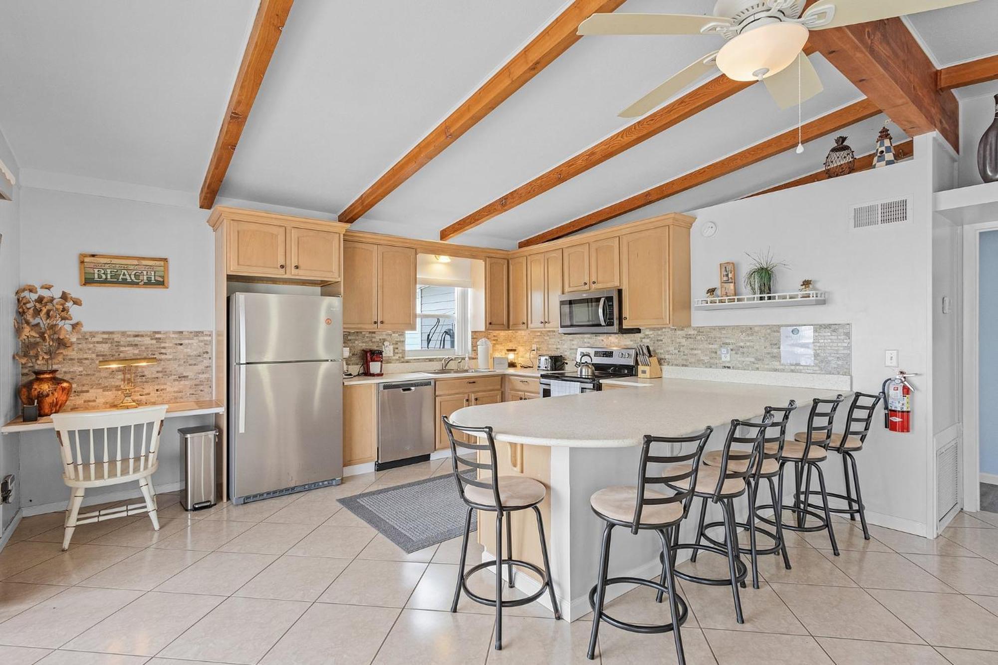Private 2-level Home: Heated Screened Pool, Beach!