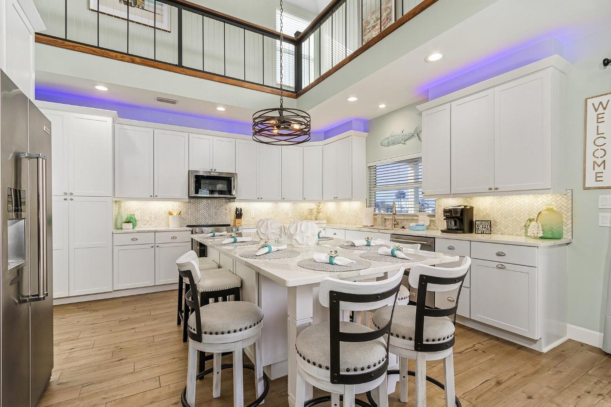 Canal View Gem: Heated Pool, & Trolley Access Holiday home Fort Myers Beach