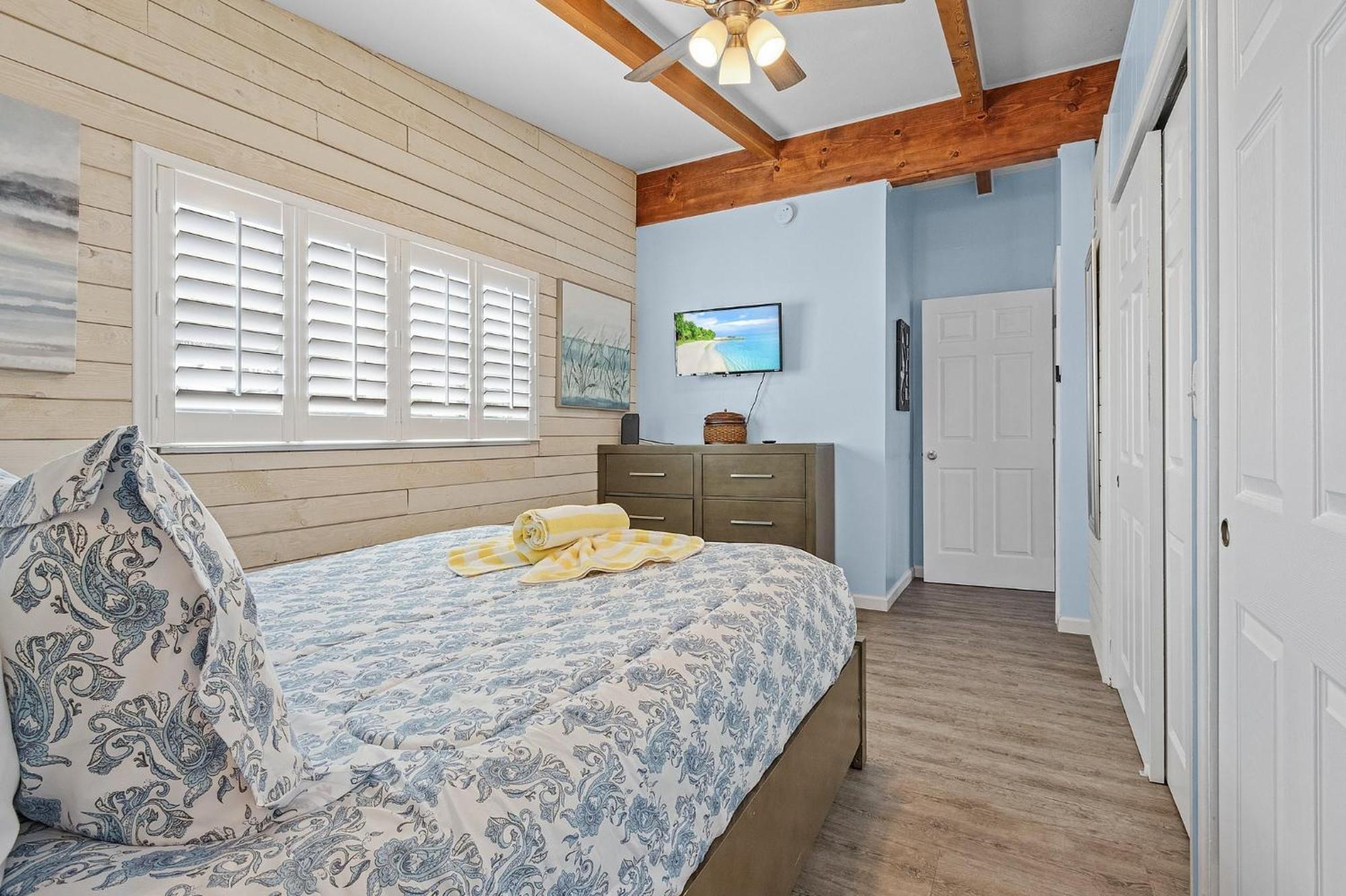 Private 2-level Home: Heated Screened Pool, Beach! Fort Myers Beach