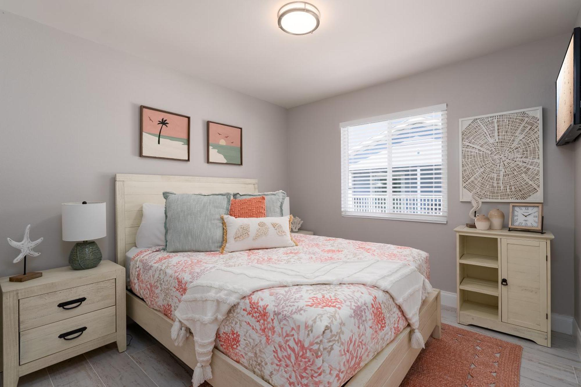 Holiday home Charming Oasis: Heated Pool, & Access Fort Myers Beach