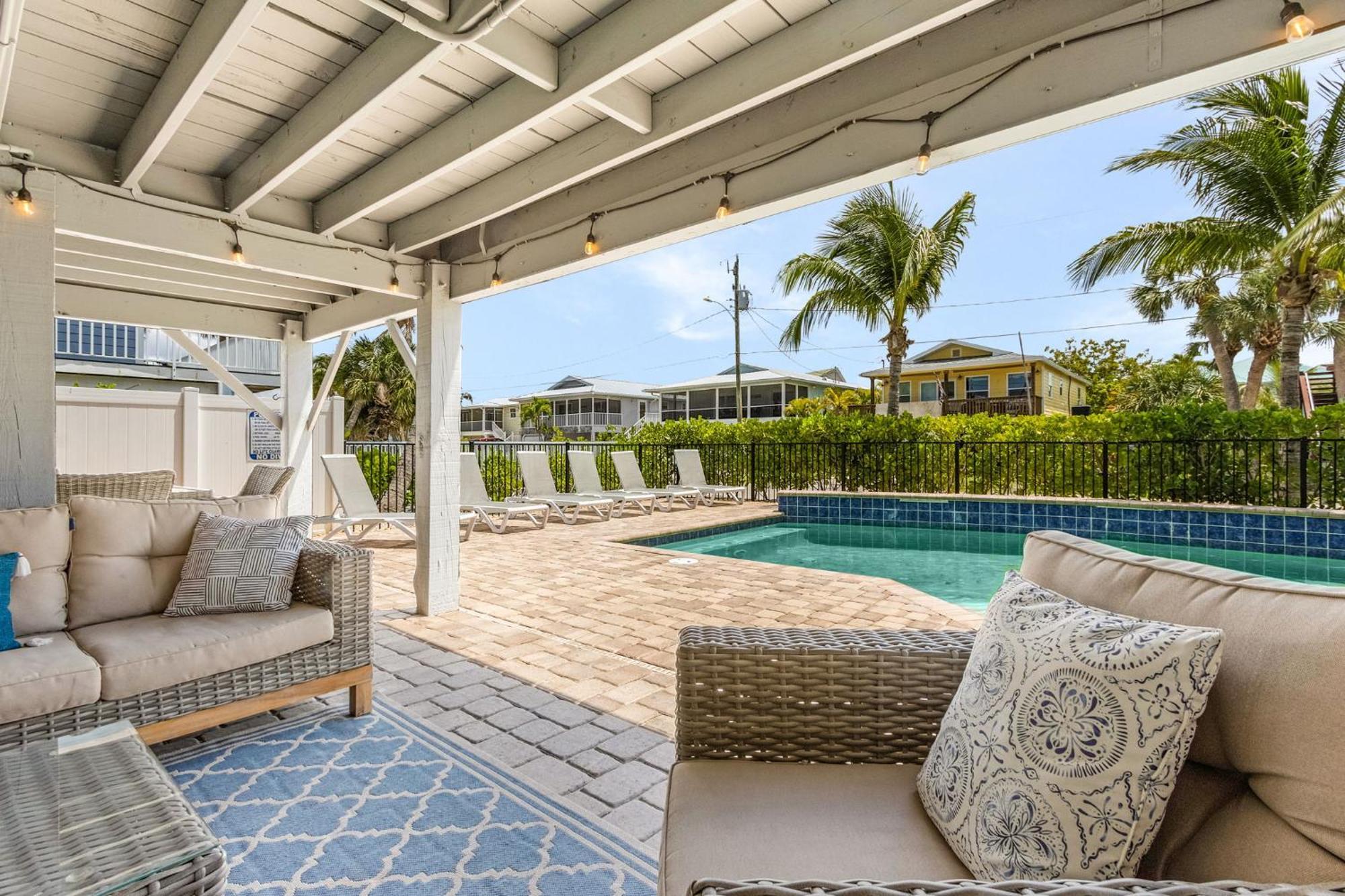 Charming Oasis: Heated Pool, & Access *