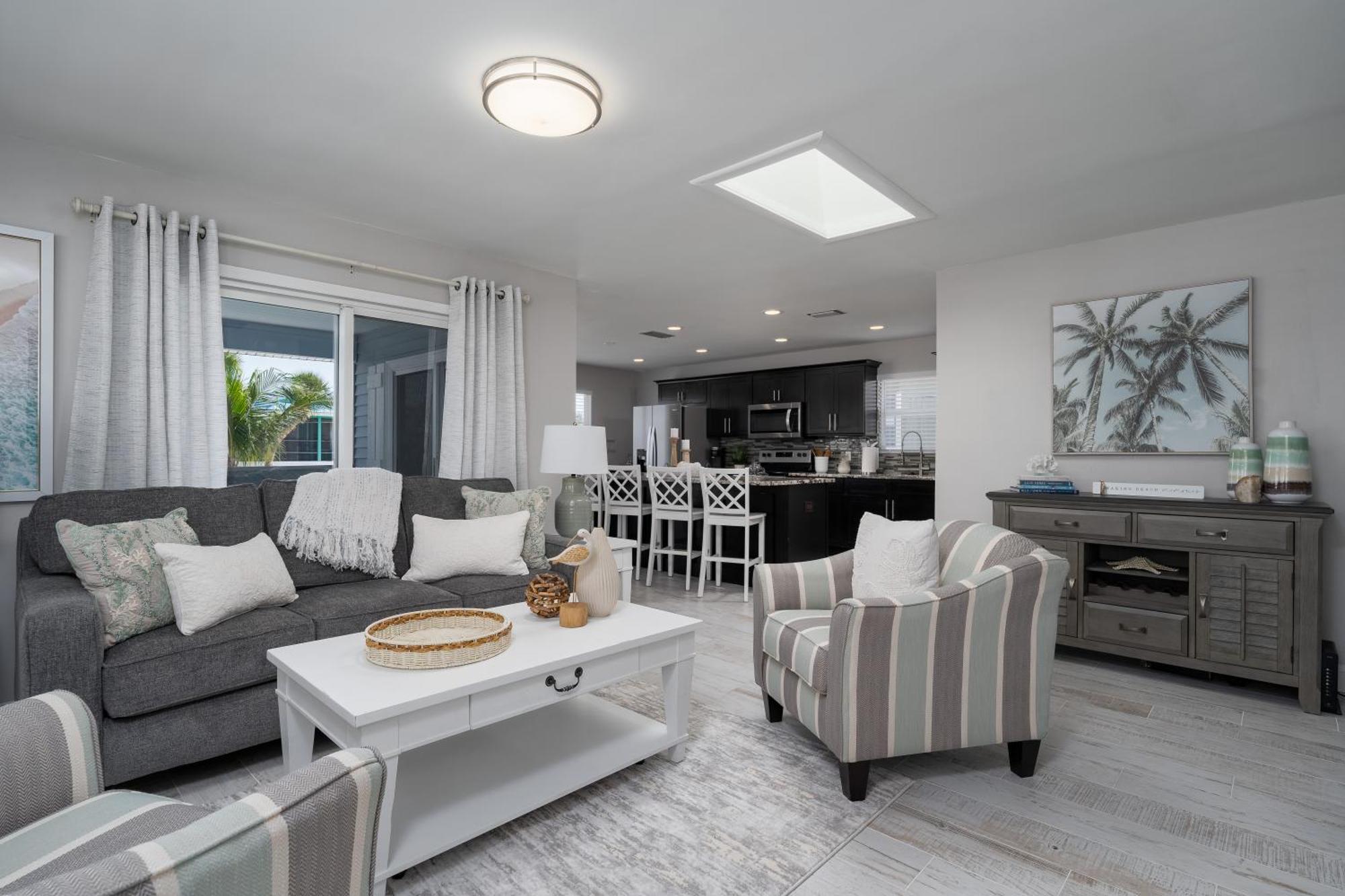 Charming Oasis: Heated Pool, & Access Fort Myers Beach