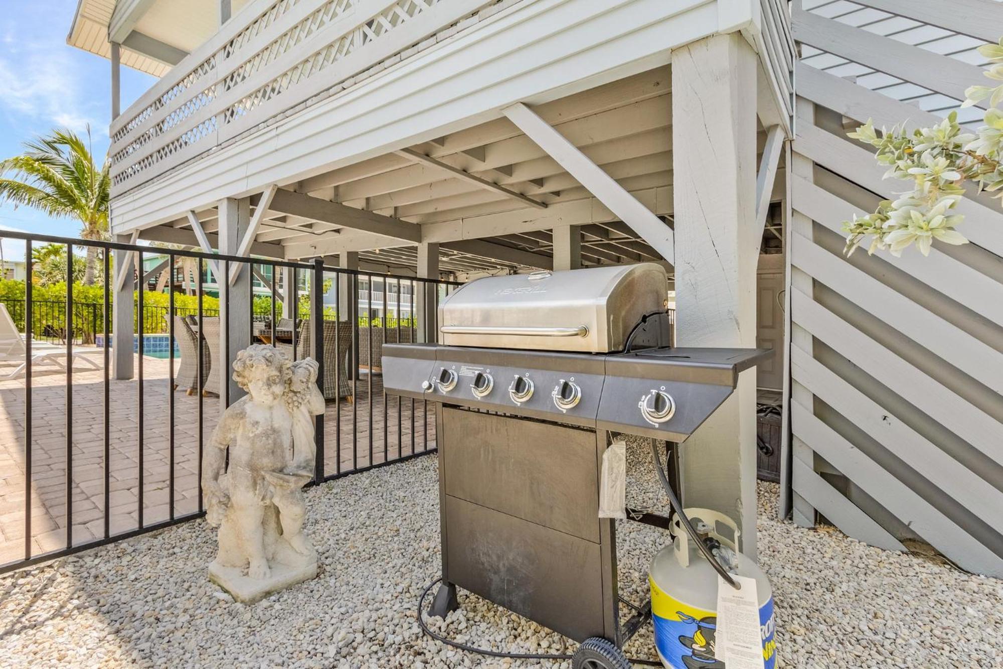 Holiday home Charming Oasis: Heated Pool, & Access *