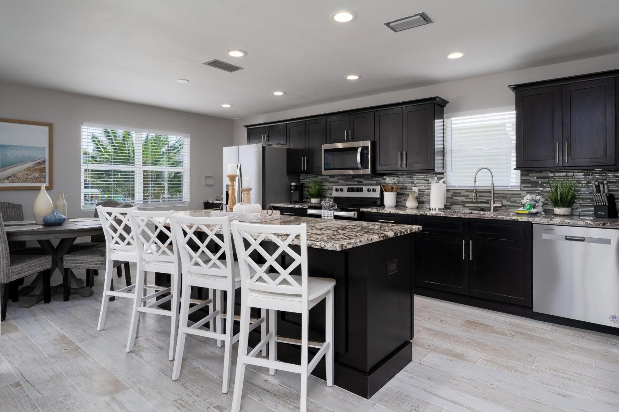 Charming Oasis: Heated Pool, & Access *
