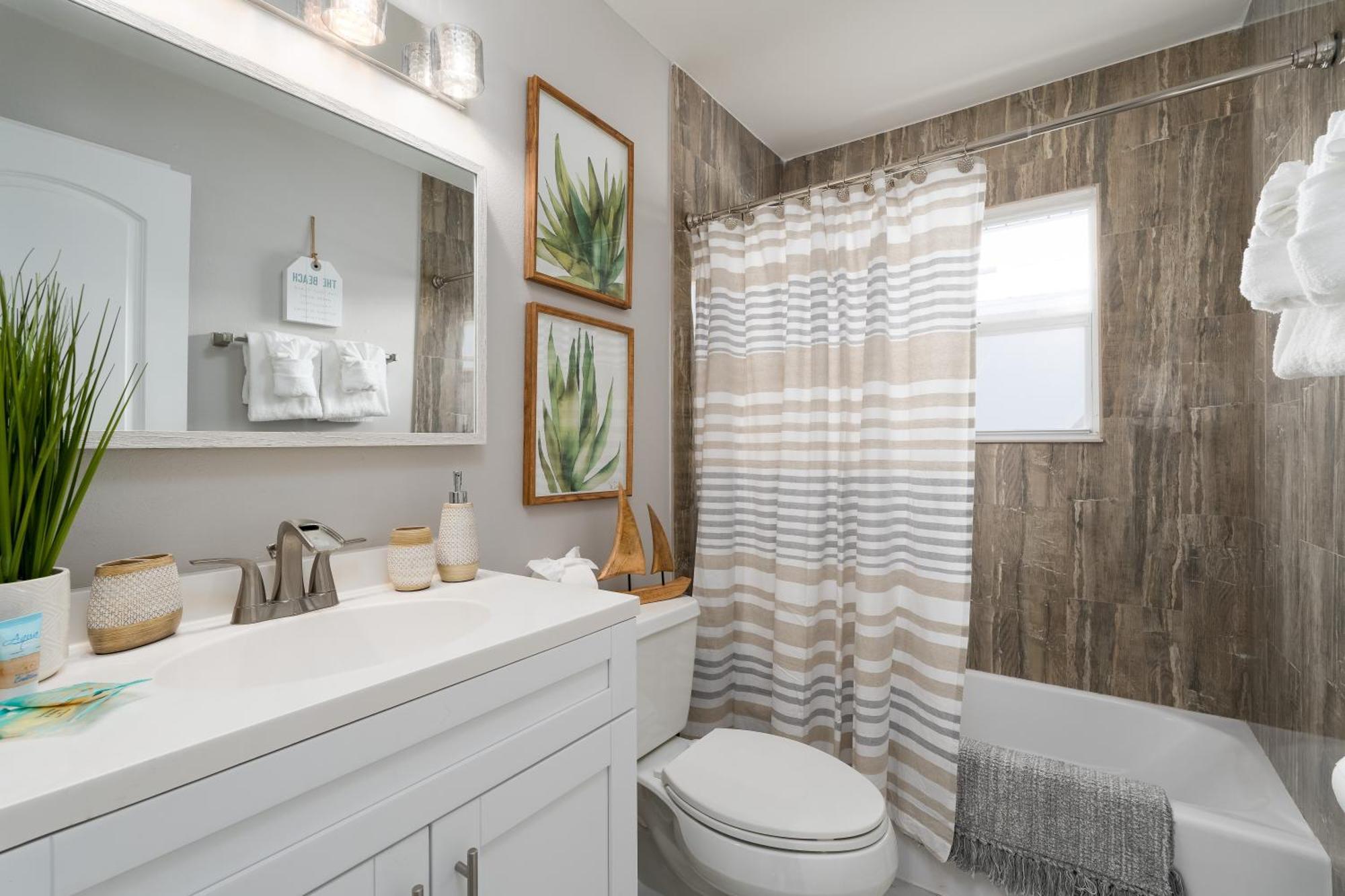 Holiday home Charming Oasis: Heated Pool, & Access Fort Myers Beach
