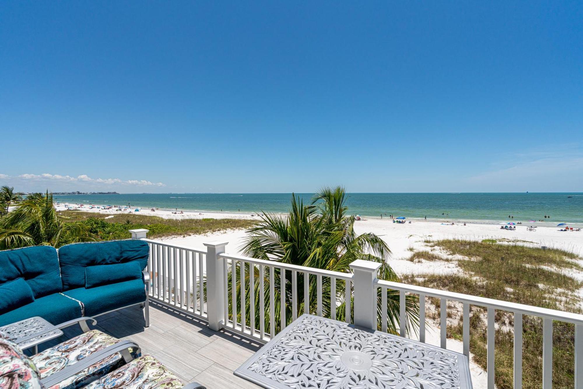 Island Haven: Two Units, Pool, Proximity
