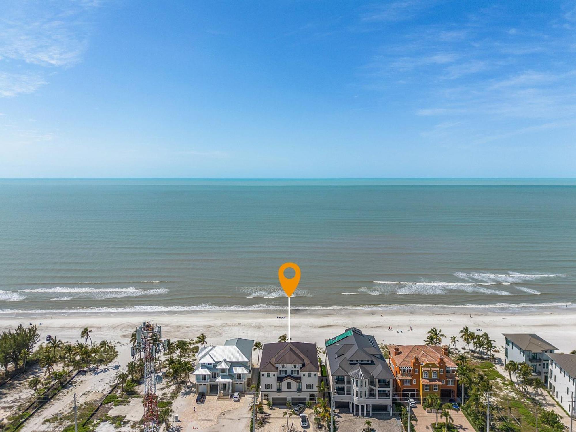 Gulf-front 5br: Pool, Spa, Stunning Views Holiday home *