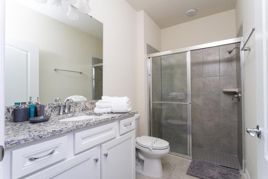 Modern Townhome 5 Beds 3 Kings Private Pool Holiday home