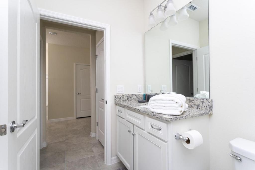 Modern Townhome 5 Beds 3 Kings Private Pool Holiday home Davenport