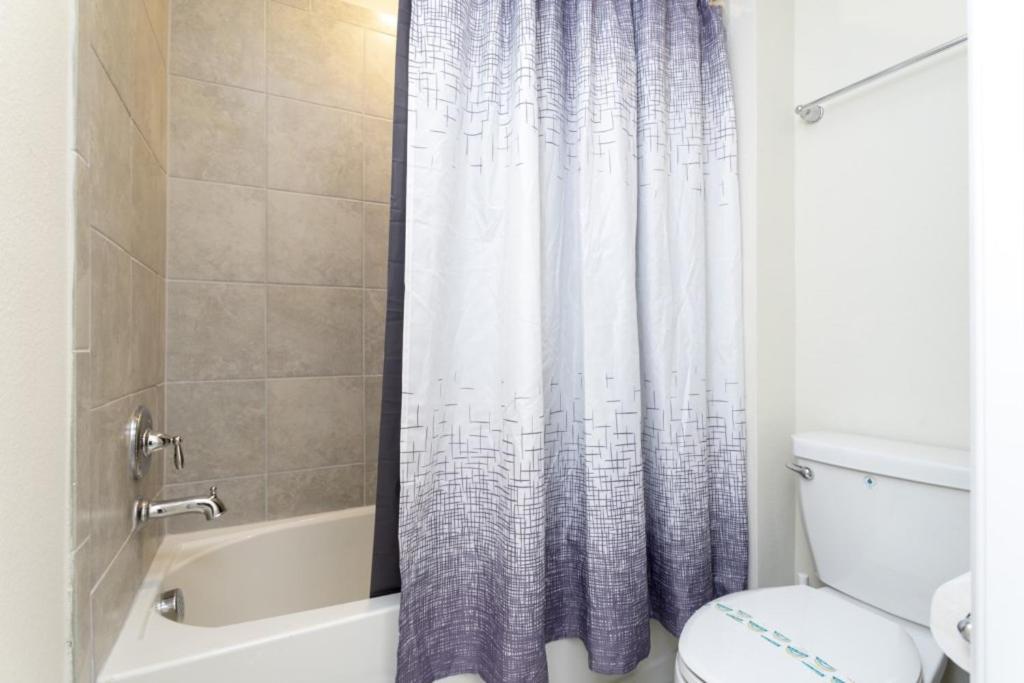 Modern Townhome 5 Beds 3 Kings Private Pool Holiday home *