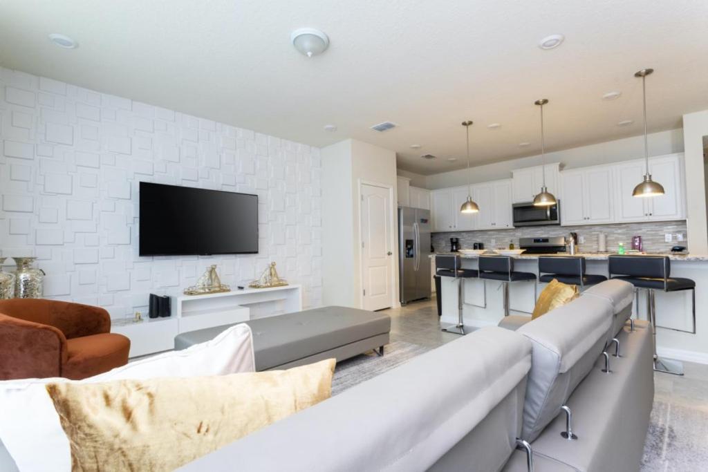 Holiday home Modern Townhome 5 Beds 3 Kings Private Pool *