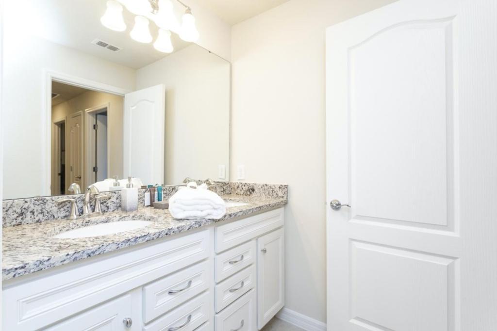 Modern Townhome 5 Beds 3 Kings Private Pool