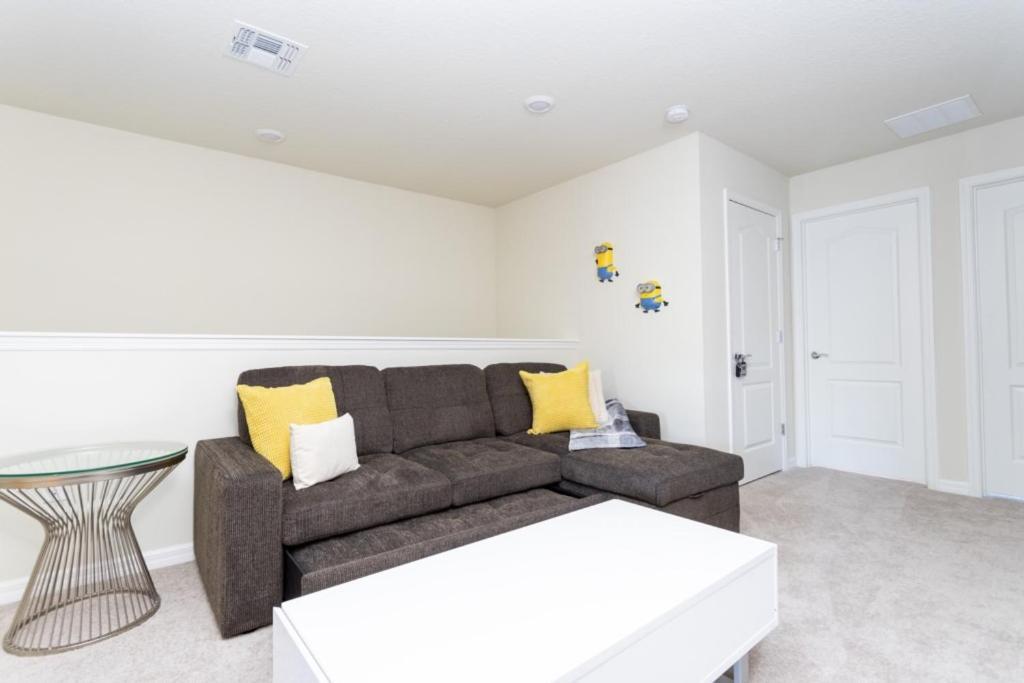 Modern Townhome 5 Beds 3 Kings Private Pool Holiday home