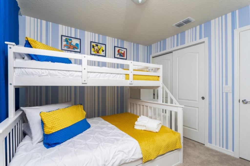Modern Townhome 5 Beds 3 Kings Private Pool Holiday home Davenport