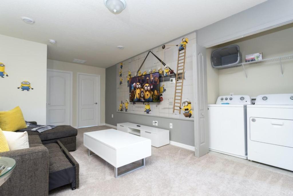 Modern Townhome 5 Beds 3 Kings Private Pool Holiday home Davenport