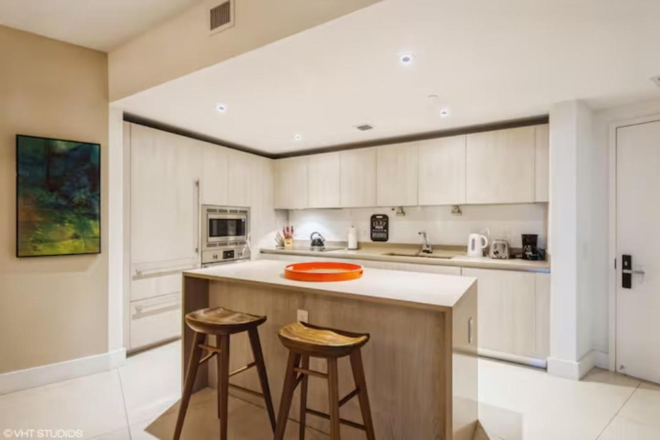 Lyfe Building - Private Apts Over The Apartment *