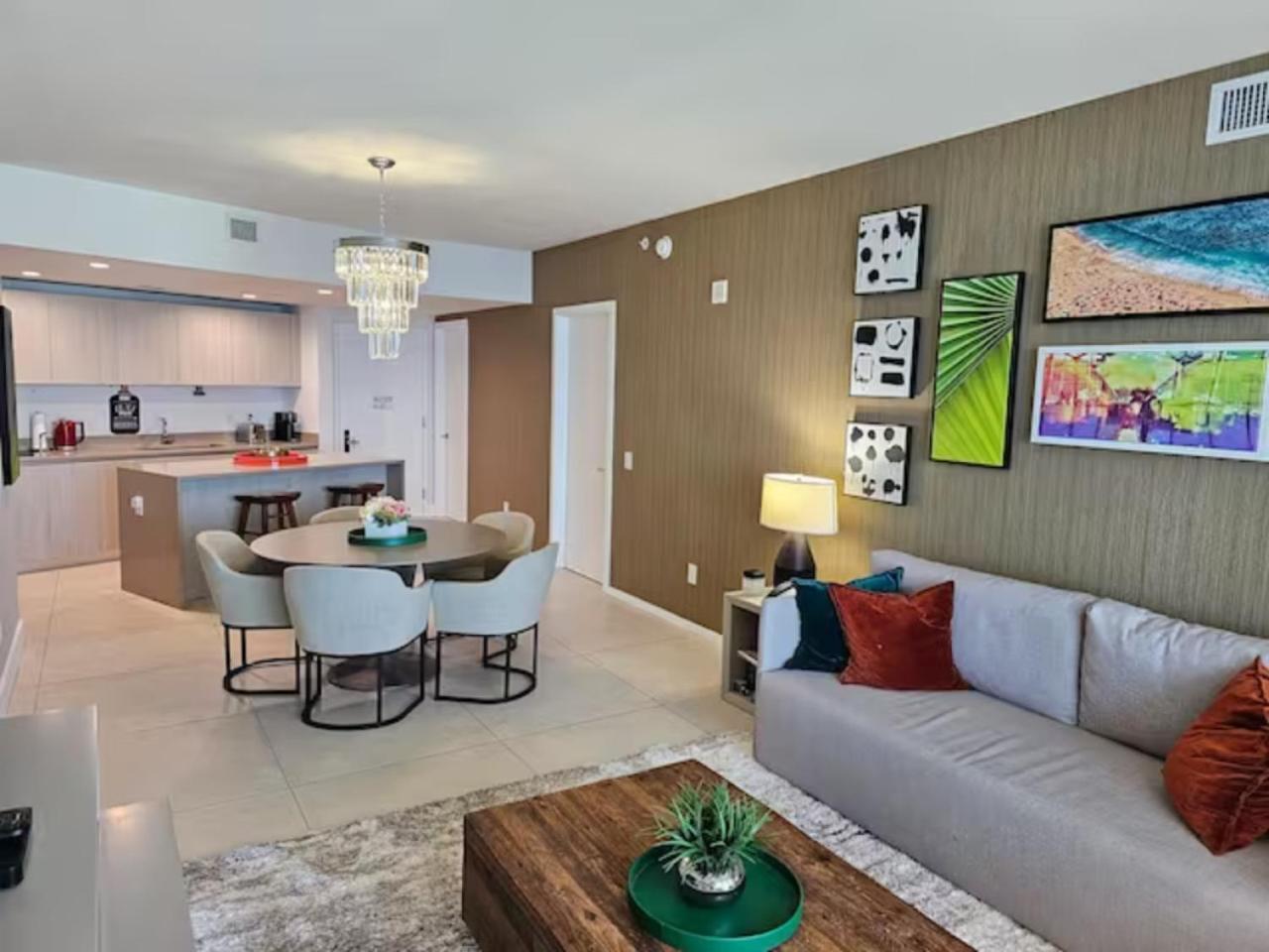 Apartment Lyfe Building - Private Apts Over The *