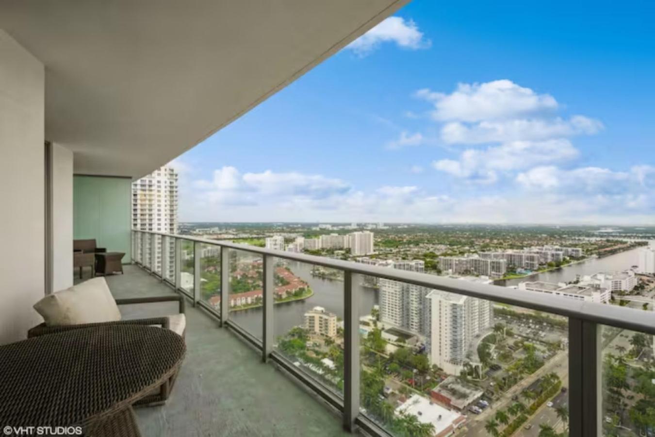 Apartment Lyfe Building - Private Apts Over The