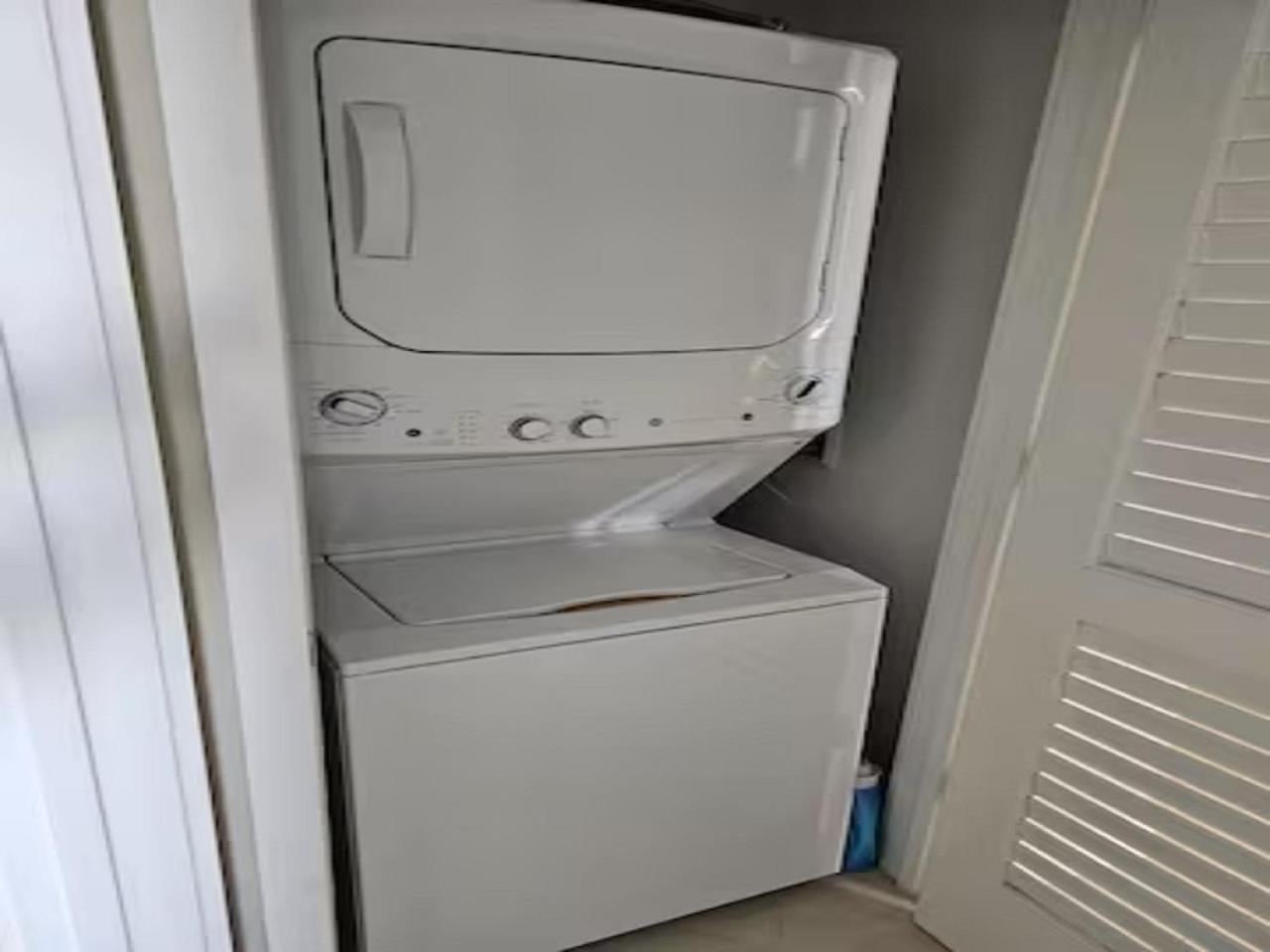 Apartment Lyfe Building - Private Apts Over The *