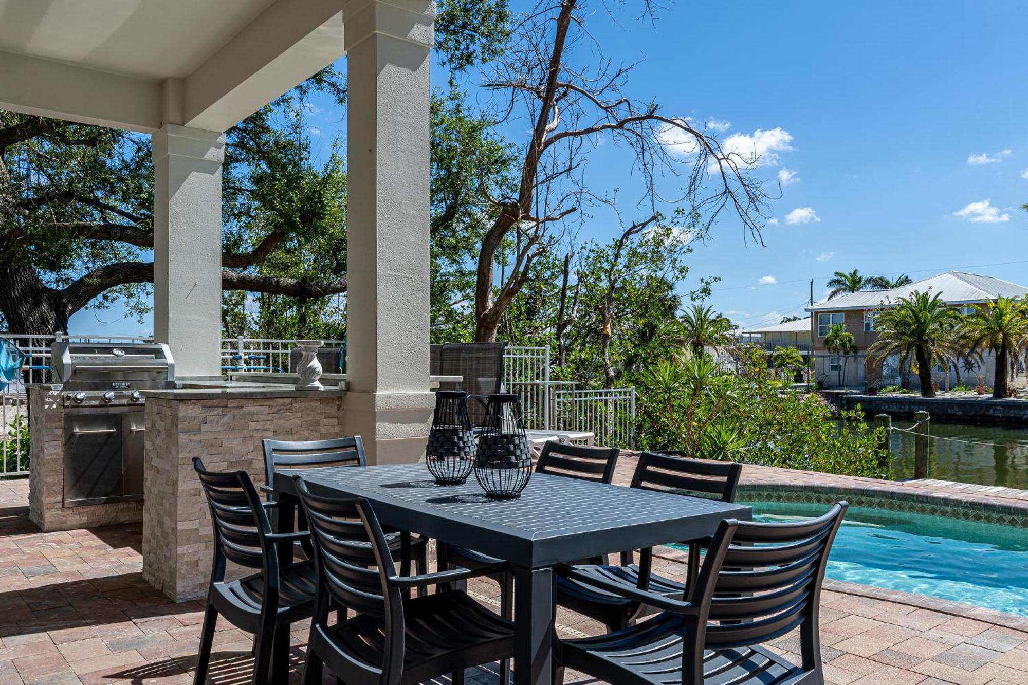Freshly Squeezed: 5br, Pool, & Canal Views