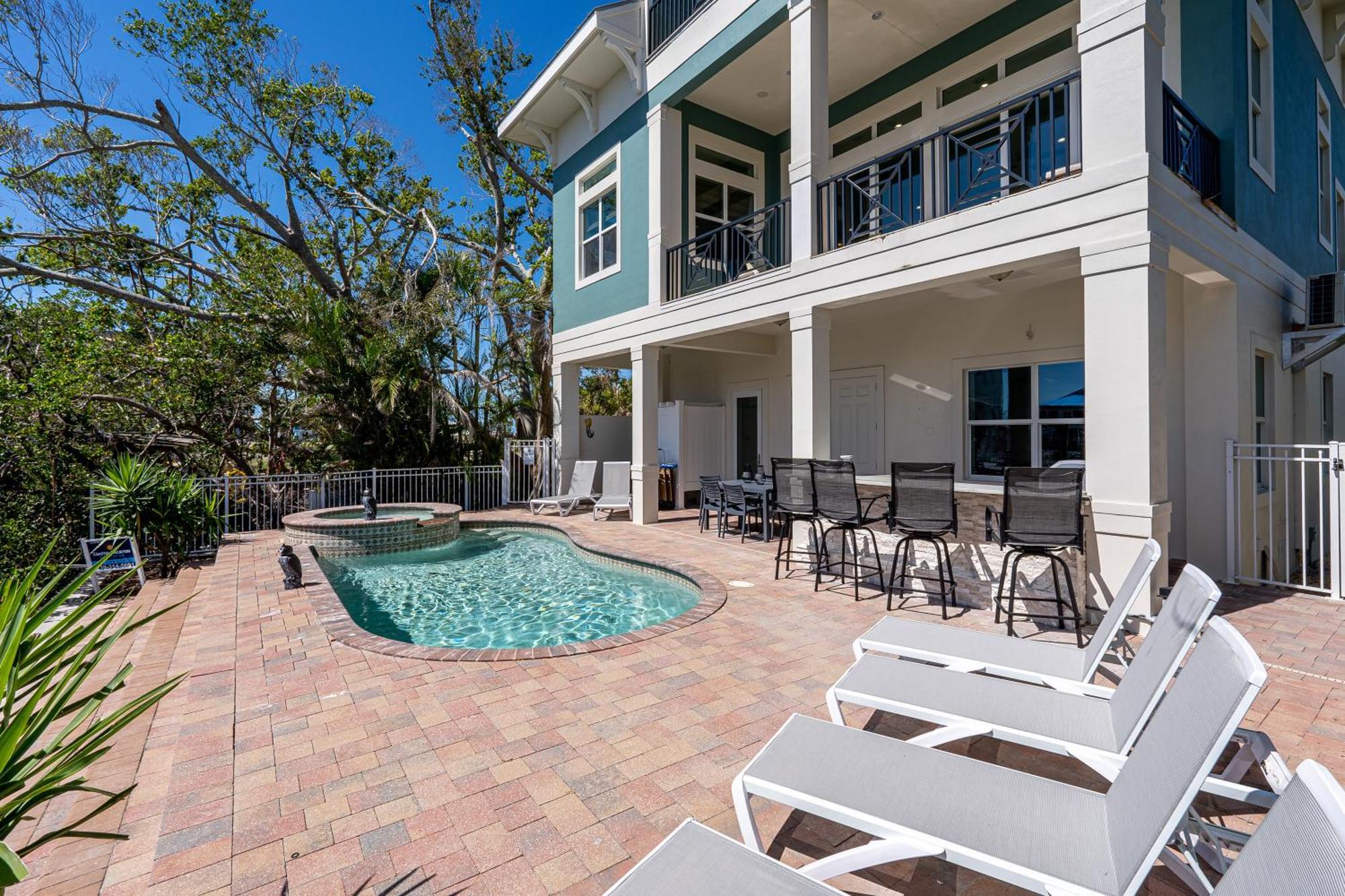Freshly Squeezed: 5br, Pool, & Canal Views * Fort Myers Beach